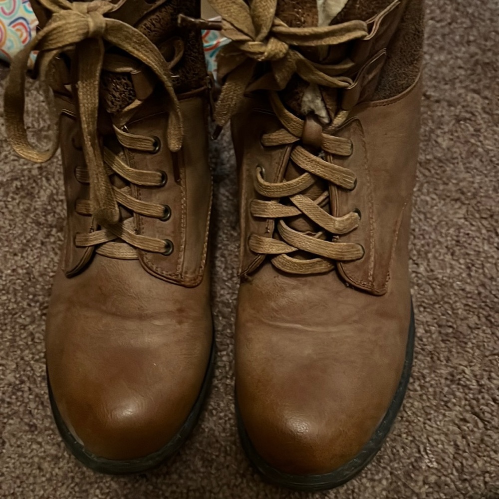 Worn once 8.5 women’s boots